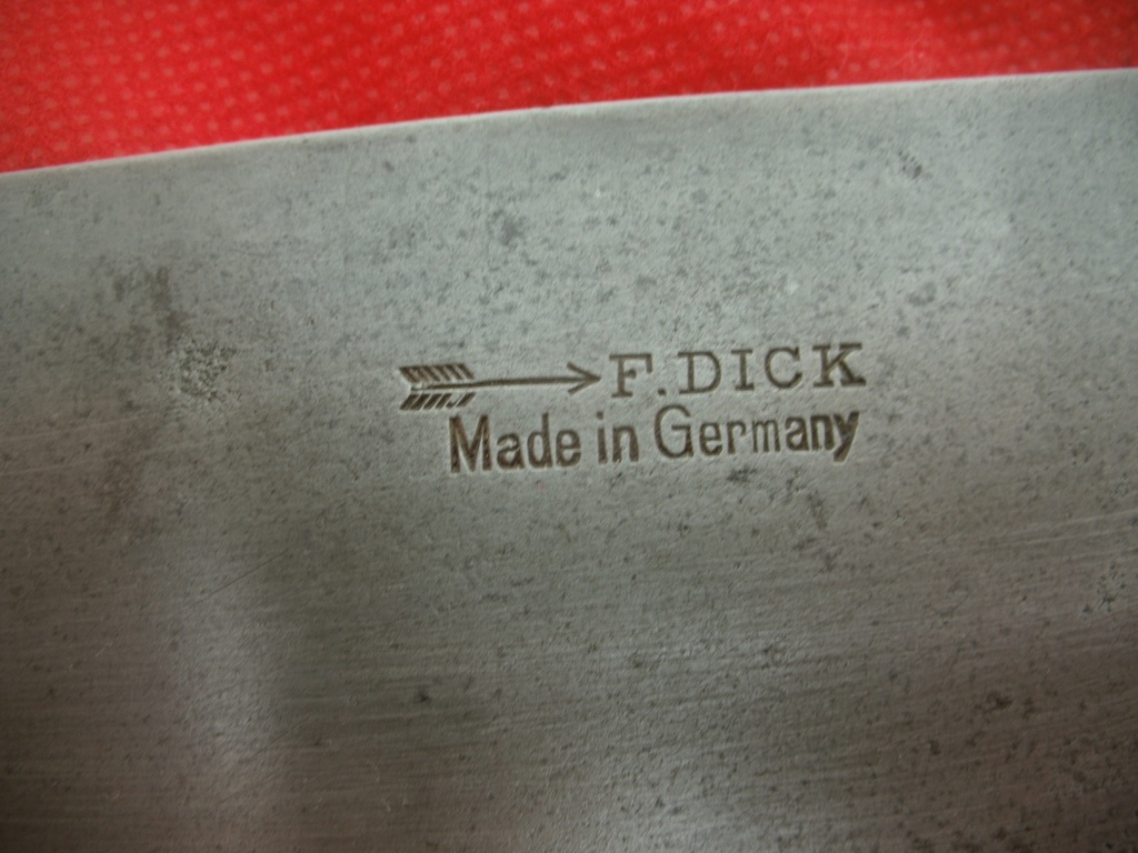 ) F. Dick